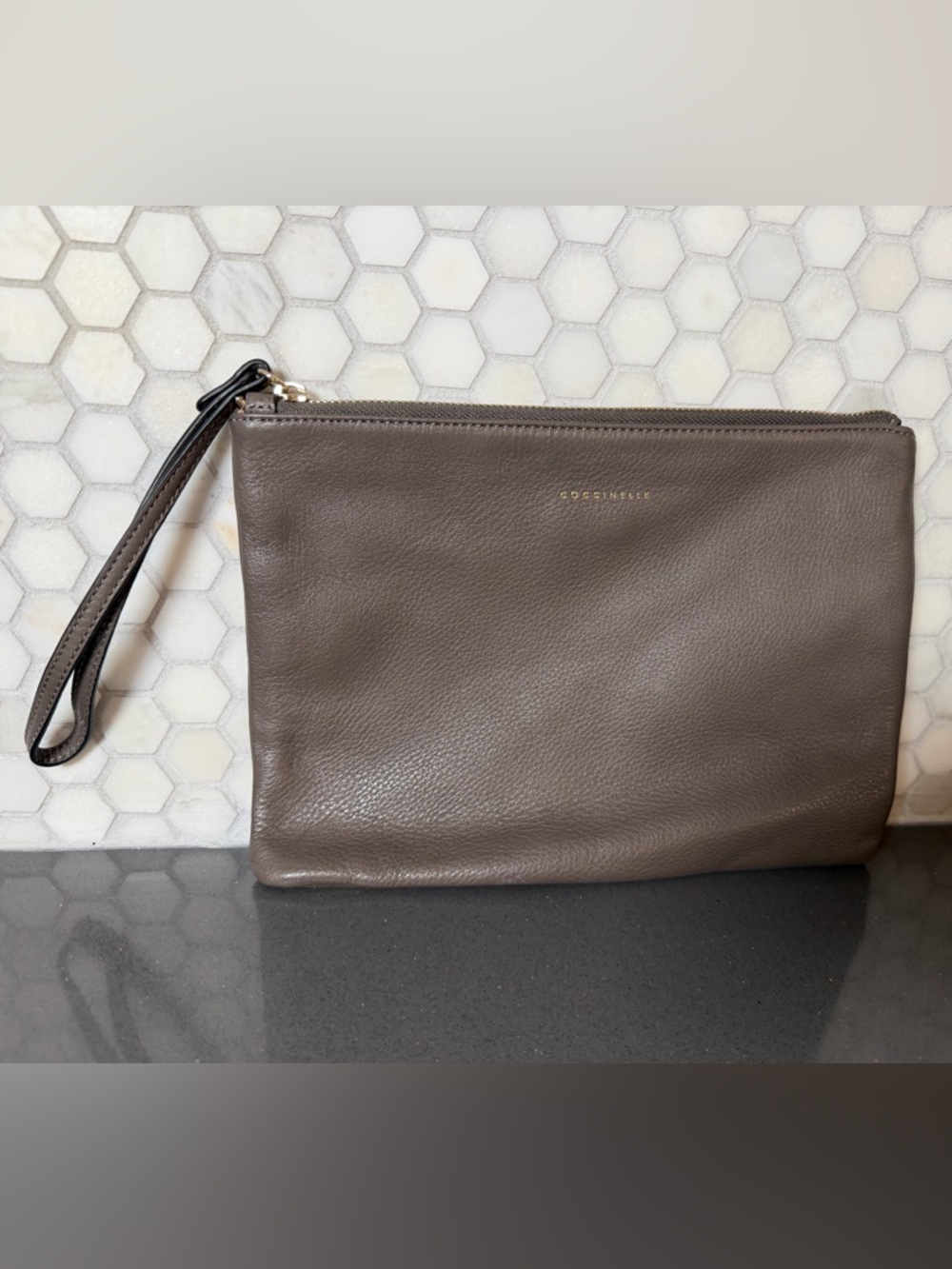 COCCINELLE Alias‎ Medium Light Brown Clutch in Grained Leather
